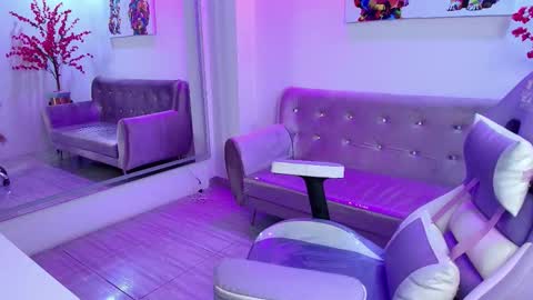 summer_miller online show from 10/10/25, 11:31