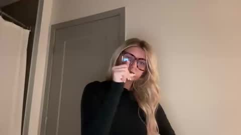 Snapshot of summerclarkee chatting on 02/28/26, 04:30 summerclarkee online show from 02/28/26, 04:30