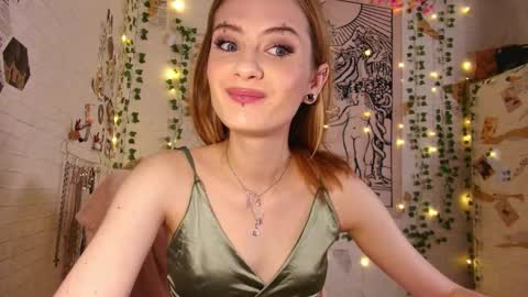 Snapshot of summerhazee chatting on 02/15/26, 06:37 summerhazee online show from 02/15/26, 06:37