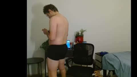 Snapshot of sumvirk04 chatting on 11/18/25, 12:49 Sum online show from 11/18/25, 12:49