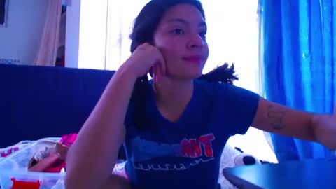 Snapshot of sun1moon6 chatting on 11/18/25, 09:30 moon1 online show from 11/18/25, 09:30