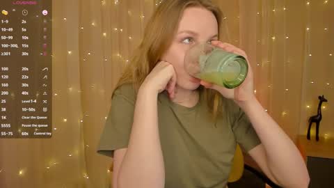 Snapshot of sun4ox chatting on 02/20/26, 07:14 Zoya online show from 02/20/26, 07:14