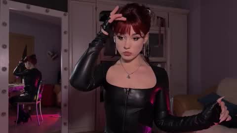 Snapshot of sun_for_you chatting on 01/11/26, 06:57 Miss Nelly online show from 01/11/26, 06:57