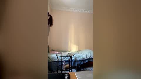 Snapshot of sun_sparkle chatting on 03/04/26, 09:48 Olivia online show from 03/04/26, 09:48