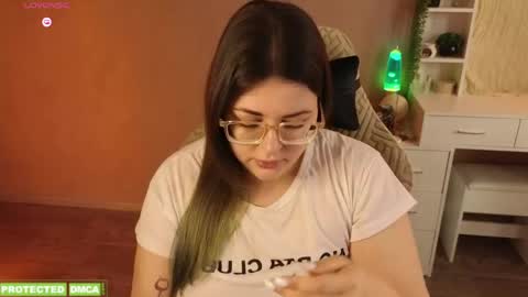 Snapshot of sunflower0907 chatting on 04/28/26, 07:57 Tina. Im topless model online show from 04/28/26, 07:57
