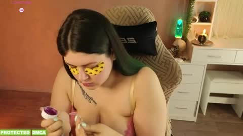 Snapshot of sunflower0907 chatting on 05/12/26, 07:05 Tina. Im topless model online show from 05/12/26, 07:05