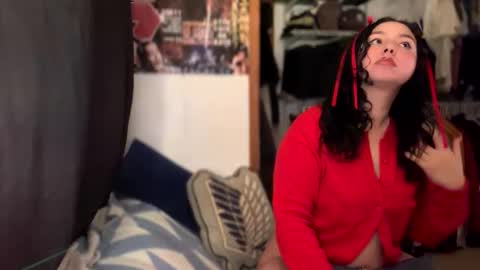 Snapshot of sunflowerxo chatting on 12/18/25, 06:52 Sofie online show from 12/18/25, 06:52