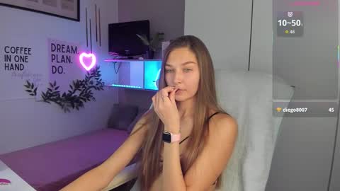 Sofia online show from 12/18/25, 03:29