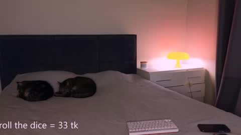 Amy online show from 10/31/25, 05:14