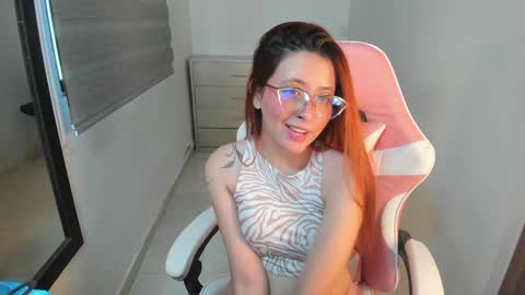 Snapshot of sunn_ray chatting on 01/19/25, 08:09 IG zsun ray0 online show from 01/19/25, 08:09