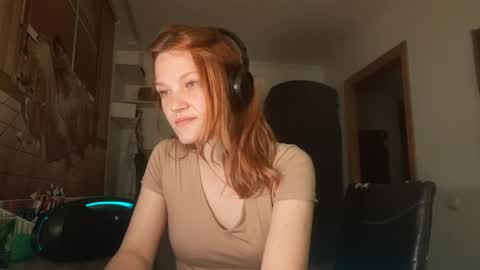 Snapshot of sunnivillalona chatting on 05/07/26, 02:22 Leah - is graceful online show from 05/07/26, 02:22