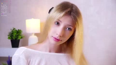 Snapshot of sunnmoonn chatting on 06/13/26, 02:37 Lily online show from 06/13/26, 02:37