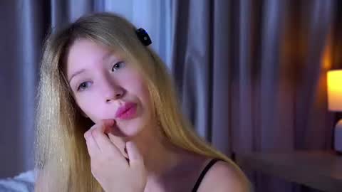 Snapshot of sunnmoonn chatting on 07/18/26, 11:30 Lily online show from 07/18/26, 11:30