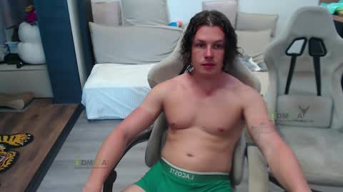 Snapshot of sunny1girl chatting on 06/05/26, 12:22 Alice and Sergey online show from 06/05/26, 12:22