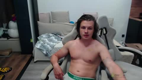 Snapshot of sunny1girl chatting on 06/07/26, 06:33 Alice and Sergey online show from 06/07/26, 06:33