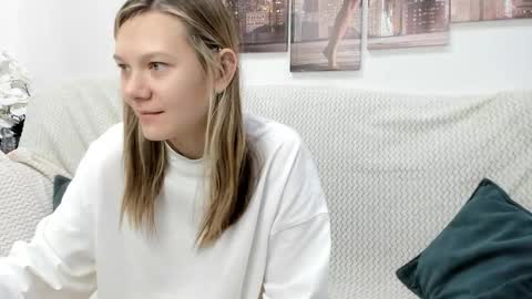 Snapshot of sunny__sammy chatting on 09/22/25, 01:18 Sammy online show from 09/22/25, 01:18