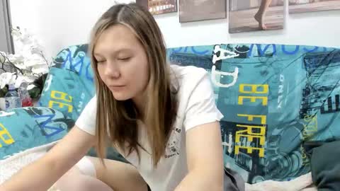 Snapshot of sunny__sammy chatting on 09/24/25, 01:20 Sammy online show from 09/24/25, 01:20
