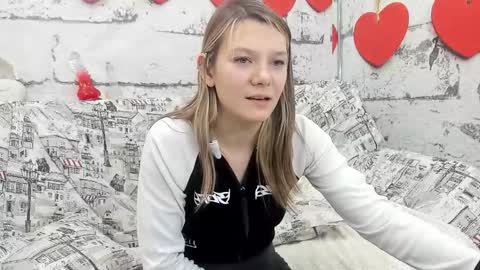 Snapshot of sunny__sammy chatting on 10/18/25, 08:15 Sammy online show from 10/18/25, 08:15