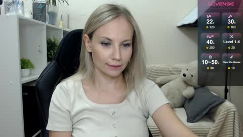 Naomi online show from 10/24/25, 02:41