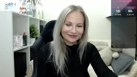 Naomi online show from 11/11/25, 05:02