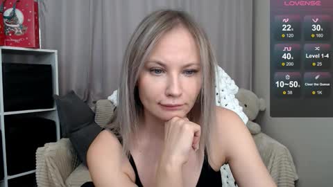 Snapshot of sunny_bunny6 chatting on 01/12/26, 04:39 Naomi online show from 01/12/26, 04:39
