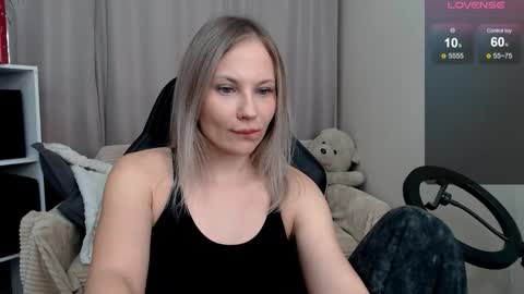 Snapshot of sunny_bunny6 chatting on 01/13/26, 01:16 Naomi online show from 01/13/26, 01:16