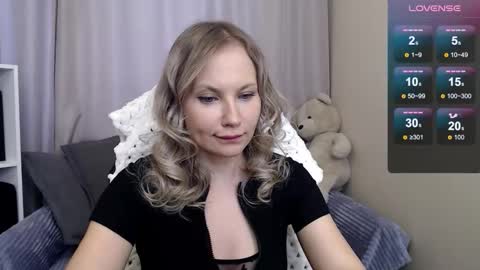 Snapshot of sunny_bunny6 chatting on 02/17/26, 11:18 Naomi online show from 02/17/26, 11:18