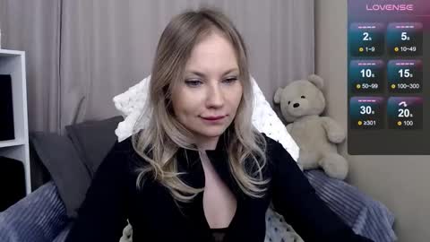 Snapshot of sunny_bunny6 chatting on 02/18/26, 03:02 Naomi online show from 02/18/26, 03:02