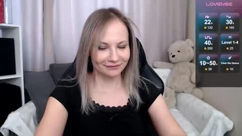 Snapshot of sunny_bunny6 chatting on 02/20/26, 04:09 Naomi online show from 02/20/26, 04:09