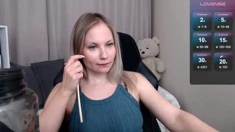 Snapshot of sunny_bunny6 chatting on 02/25/26, 02:27 Naomi online show from 02/25/26, 02:27