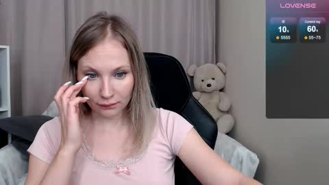 Snapshot of sunny_bunny6 chatting on 02/26/26, 04:17 Naomi online show from 02/26/26, 04:17