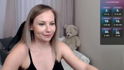 Snapshot of sunny_bunny6 chatting on 03/03/26, 04:18 Naomi online show from 03/03/26, 04:18