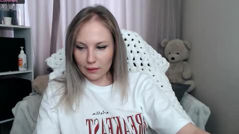 Snapshot of sunny_bunny6 chatting on 03/12/26, 10:10 Naomi online show from 03/12/26, 10:10
