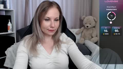 Snapshot of sunny_bunny6 chatting on 03/13/26, 04:30 Naomi online show from 03/13/26, 04:30