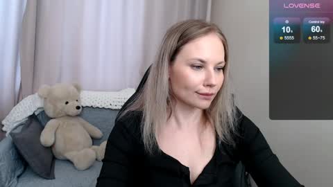 Snapshot of sunny_bunny6 chatting on 03/29/26, 11:43 Naomi online show from 03/29/26, 11:43