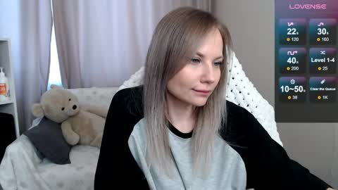 Snapshot of sunny_bunny6 chatting on 04/13/26, 02:39 Naomi online show from 04/13/26, 02:39