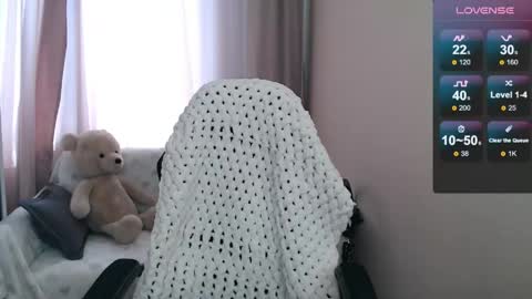Snapshot of sunny_bunny6 chatting on 04/17/26, 08:17 Naomi online show from 04/17/26, 08:17