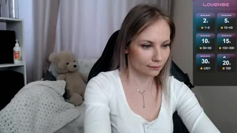 Snapshot of sunny_bunny6 chatting on 04/18/26, 05:22 Naomi online show from 04/18/26, 05:22