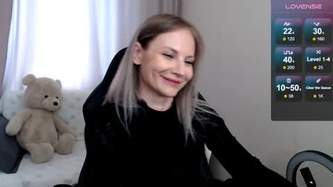 Snapshot of sunny_bunny6 chatting on 04/24/26, 07:22 Naomi online show from 04/24/26, 07:22