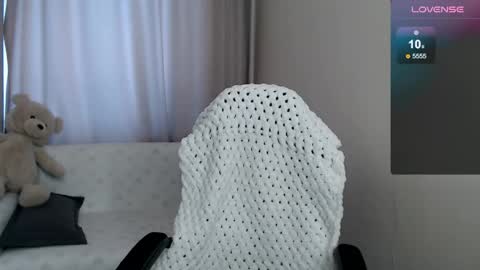 Snapshot of sunny_bunny6 chatting on 05/21/26, 05:58 Naomi online show from 05/21/26, 05:58
