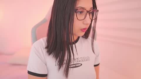 Snapshot of sunny_flower_ chatting on 01/12/26, 03:39 SUNNY online show from 01/12/26, 03:39