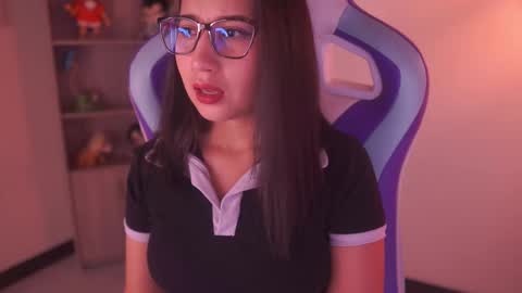 Snapshot of sunny_flower_ chatting on 01/14/26, 01:33 SUNNY online show from 01/14/26, 01:33