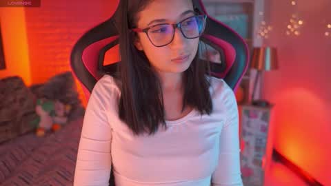 Snapshot of sunny_flower_ chatting on 02/21/26, 02:45 SUNNY online show from 02/21/26, 02:45