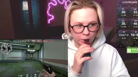 Snapshot of sunny_mood chatting on 01/15/25, 10:06 sunny mood online show from 01/15/25, 10:06