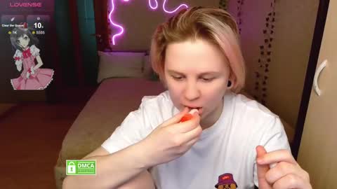 Snapshot of sunny_mood chatting on 02/26/25, 10:36 sunny mood online show from 02/26/25, 10:36