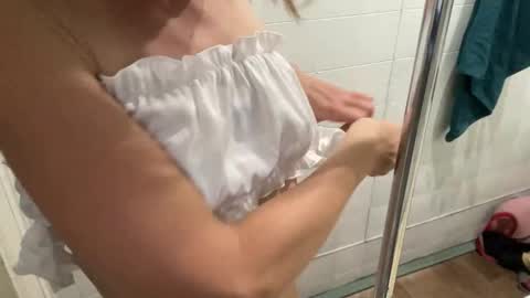 Snapshot of sunnyamysunny chatting on 09/09/25, 06:35 Amy online show from 09/09/25, 06:35