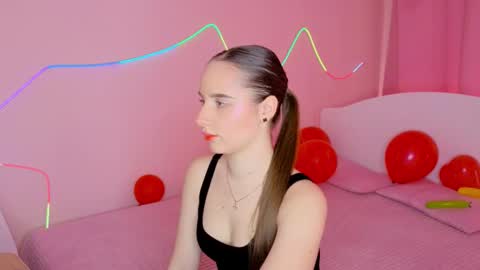 Snapshot of sunnybunnyy5 chatting on 02/23/26, 10:34 Liza online show from 02/23/26, 10:34