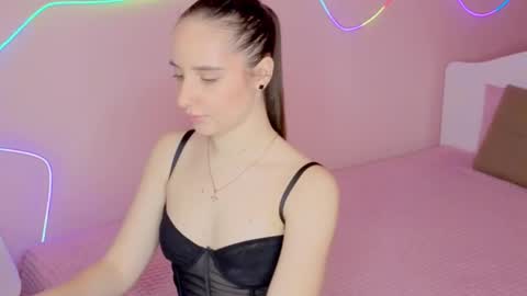 Snapshot of sunnybunnyy5 chatting on 02/26/26, 06:23 Liza online show from 02/26/26, 06:23