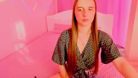 Snapshot of sunnybunnyy5 chatting on 03/13/26, 01:40 Liza online show from 03/13/26, 01:40