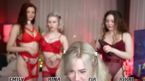 Snapshot of sunnyfia chatting on 09/19/25, 03:52 Fia  -  TG -  Mia -  Alice -  online show from 09/19/25, 03:52